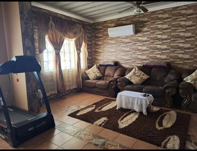 4 BEDROOM HOUSE FOR SALE IN CRAIGIEBURN